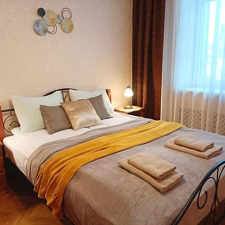 Old Town Retreat With Stunning Views 2 Bedroom Apartment Nearby The Church Of Saint Peter Riga Dış mekan fotoğraf