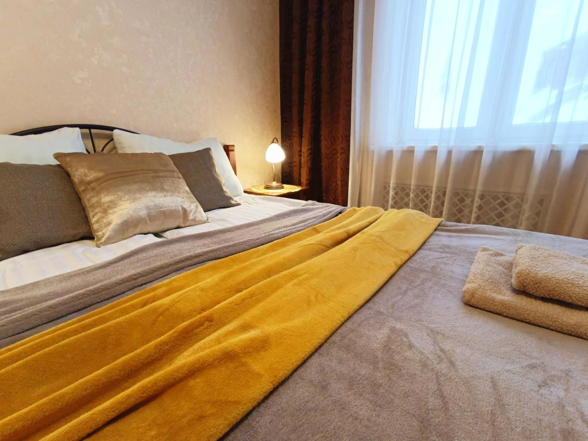 Old Town Retreat With Stunning Views 2 Bedroom Apartment Nearby The Church Of Saint Peter Riga Dış mekan fotoğraf