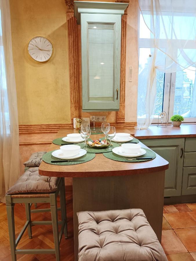 Old Town Retreat With Stunning Views 2 Bedroom Apartment Nearby The Church Of Saint Peter Riga Dış mekan fotoğraf