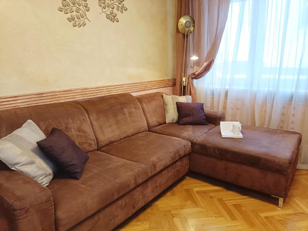 Old Town Retreat With Stunning Views 2 Bedroom Apartment Nearby The Church Of Saint Peter Riga Dış mekan fotoğraf