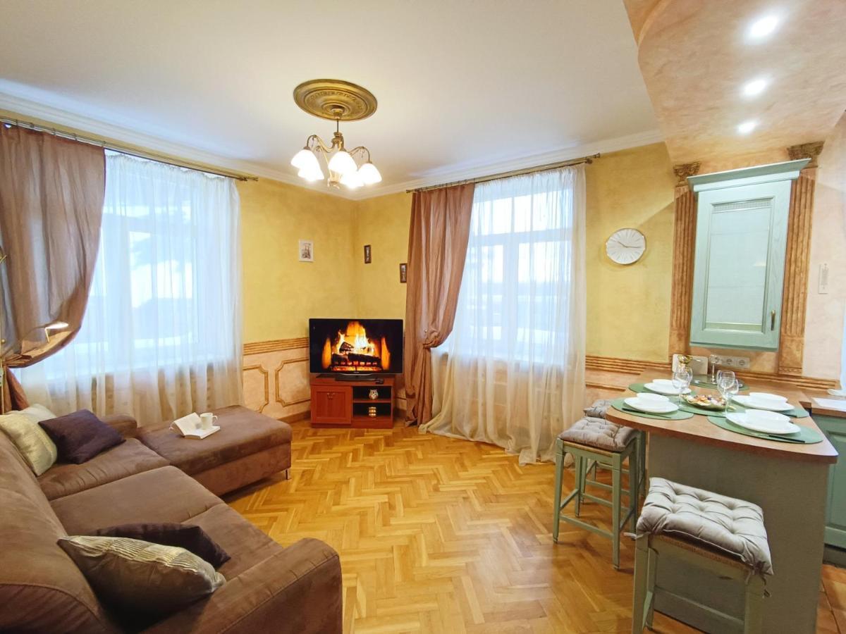 Old Town Retreat With Stunning Views 2 Bedroom Apartment Nearby The Church Of Saint Peter Riga Dış mekan fotoğraf