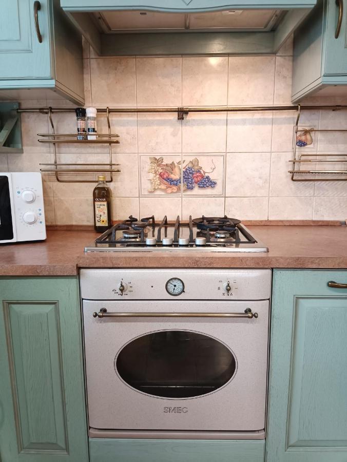 Old Town Retreat With Stunning Views 2 Bedroom Apartment Nearby The Church Of Saint Peter Riga Dış mekan fotoğraf