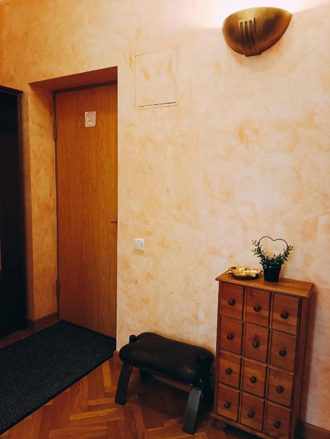 Old Town Retreat With Stunning Views 2 Bedroom Apartment Nearby The Church Of Saint Peter Riga Dış mekan fotoğraf