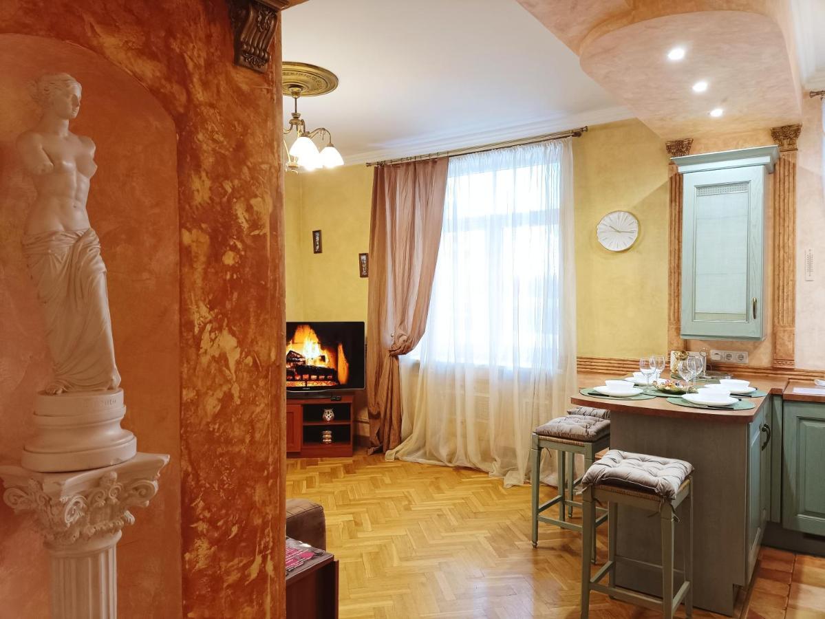 Old Town Retreat With Stunning Views 2 Bedroom Apartment Nearby The Church Of Saint Peter Riga Dış mekan fotoğraf