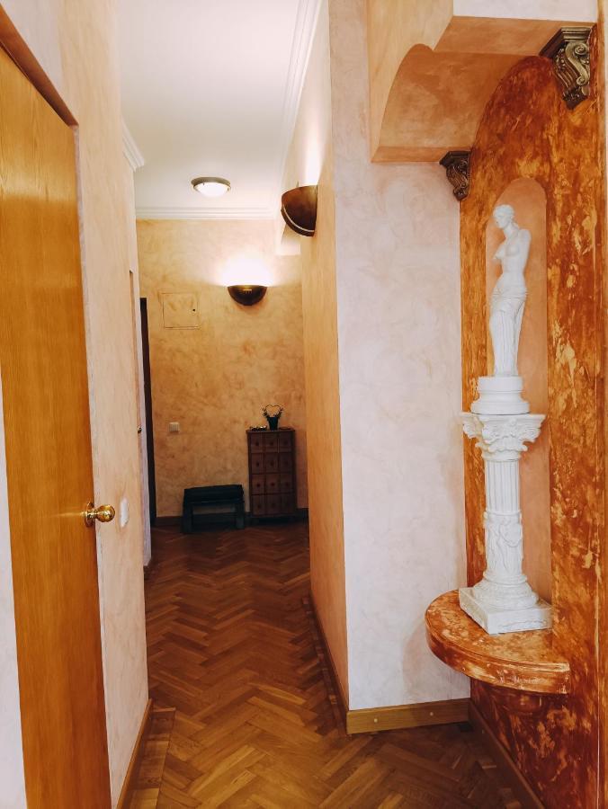 Old Town Retreat With Stunning Views 2 Bedroom Apartment Nearby The Church Of Saint Peter Riga Dış mekan fotoğraf